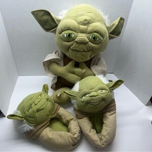 Star Wars Large Yoda plush robed 20" and youth size 6 slipper set 2012 USED